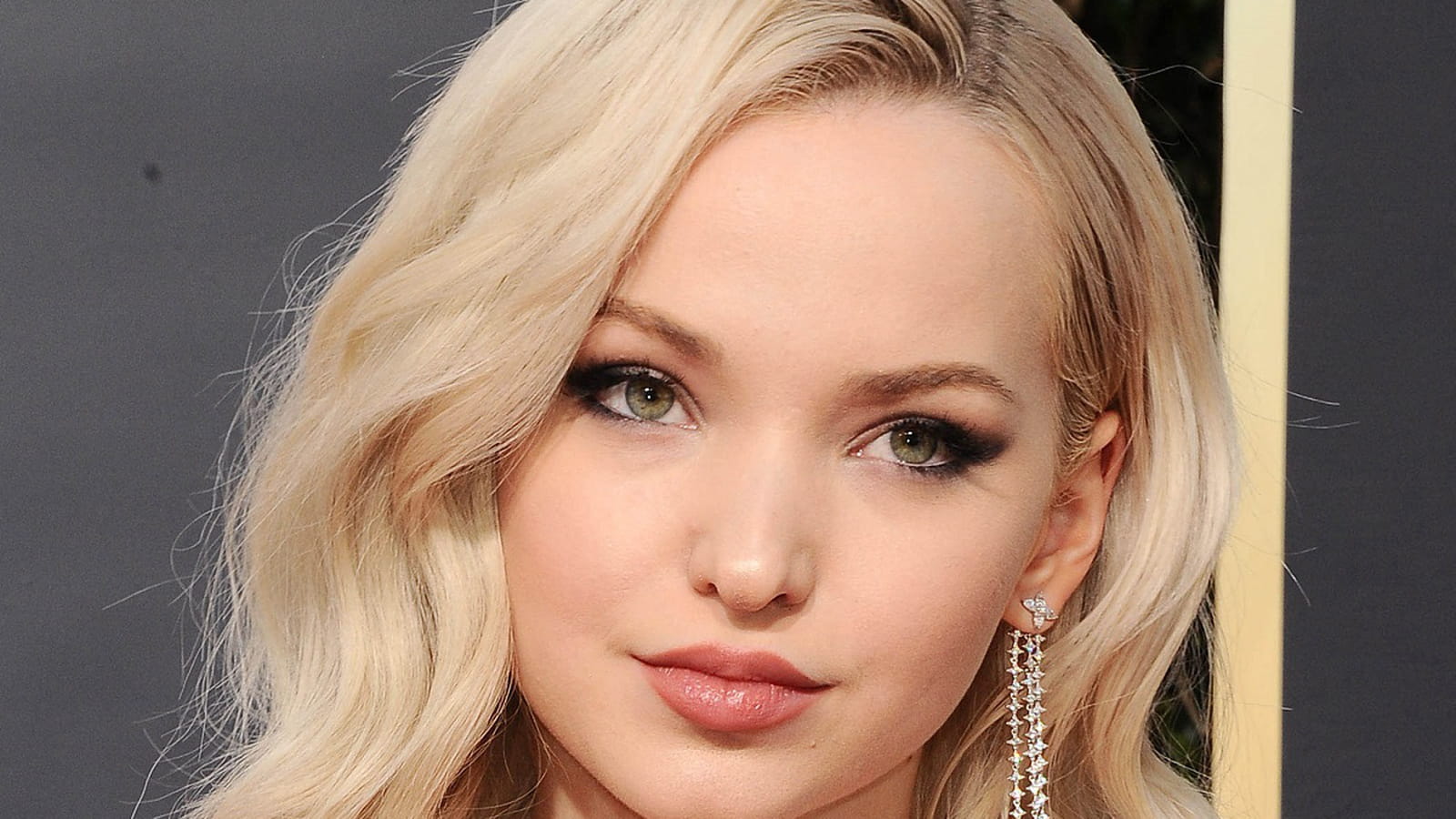 Dove Cameron en blonde