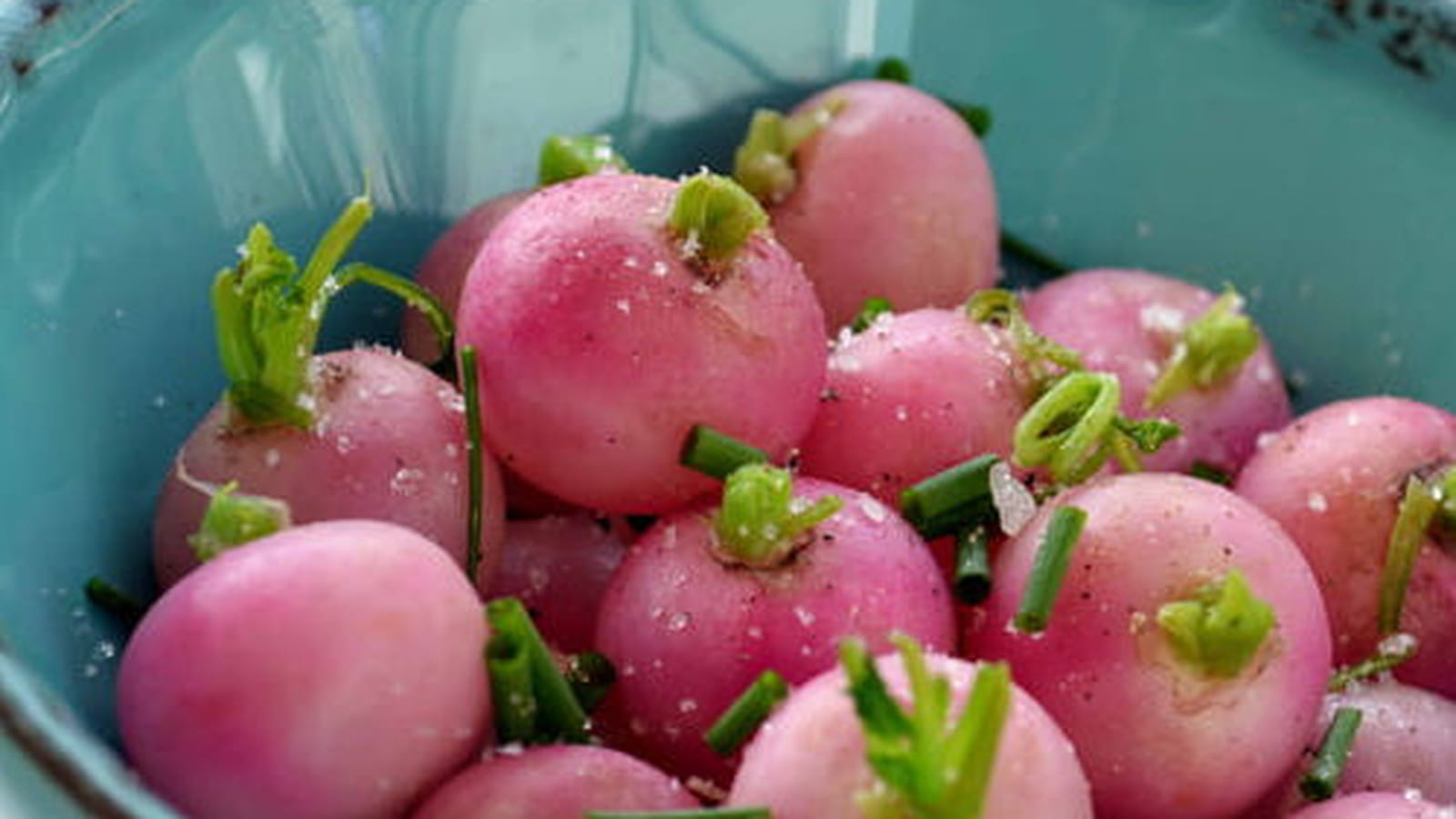 Radis glacés à la ciboulette et fleur de sel