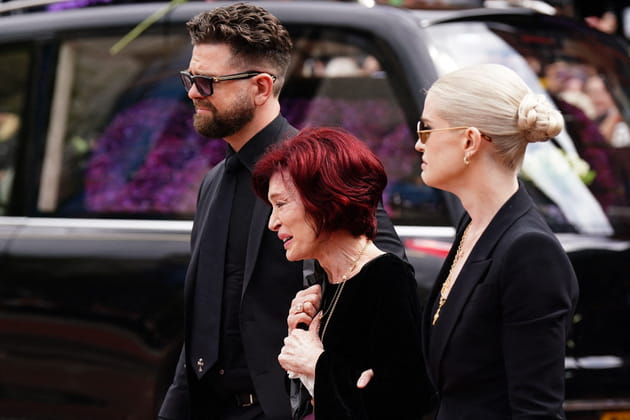 Obsèques d'Ozzy Osbourne : Sharon Osbourne dévastée avec ses enfants, un hommage déchirant - PHOTOS