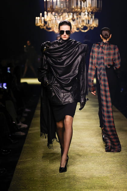 Look 29&nbsp;du d&eacute;fil&eacute; Saint Laurent