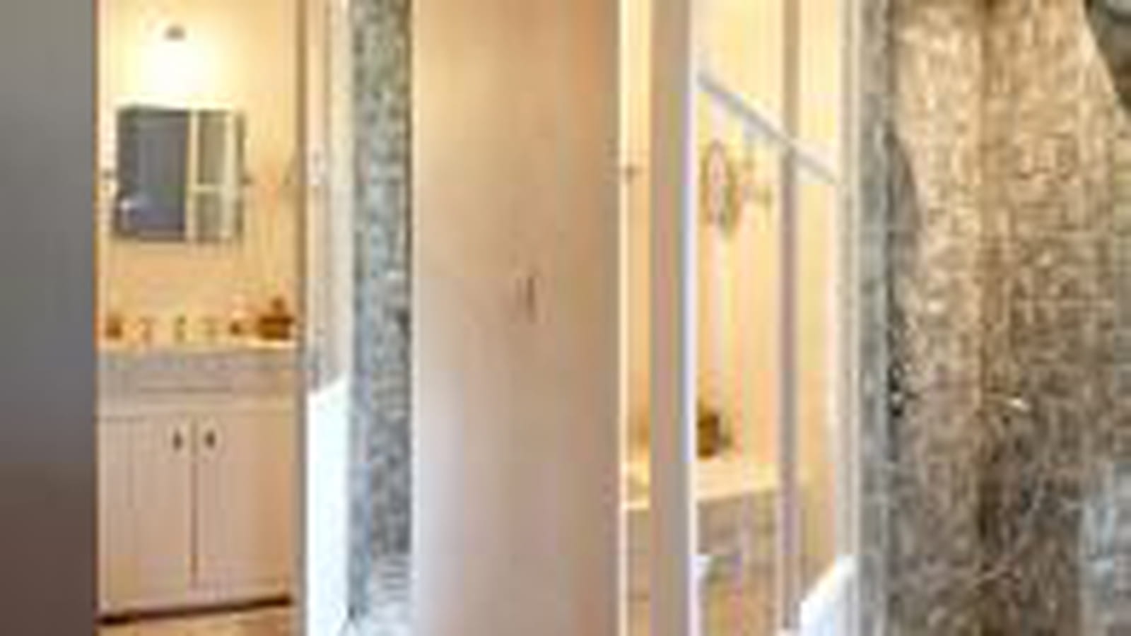 Salle de bains grise