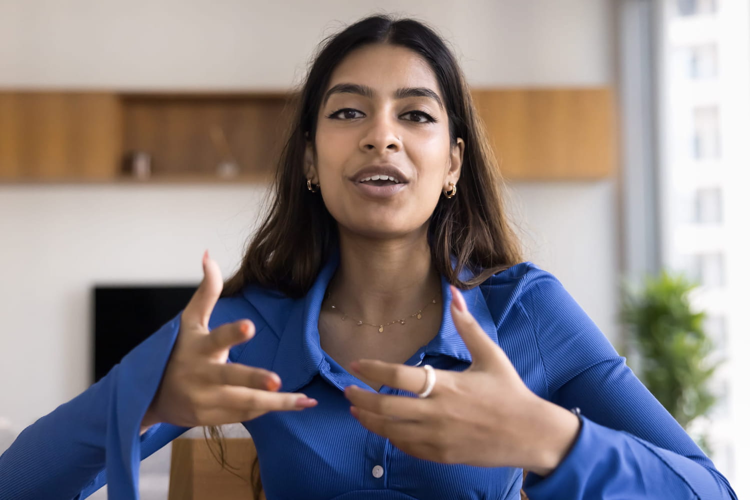 This Little Hand Gesture Makes Any Person More Charismatic, According to Psychology This Little Hand Gesture Makes Any Person More Charismatic, According to Psychology