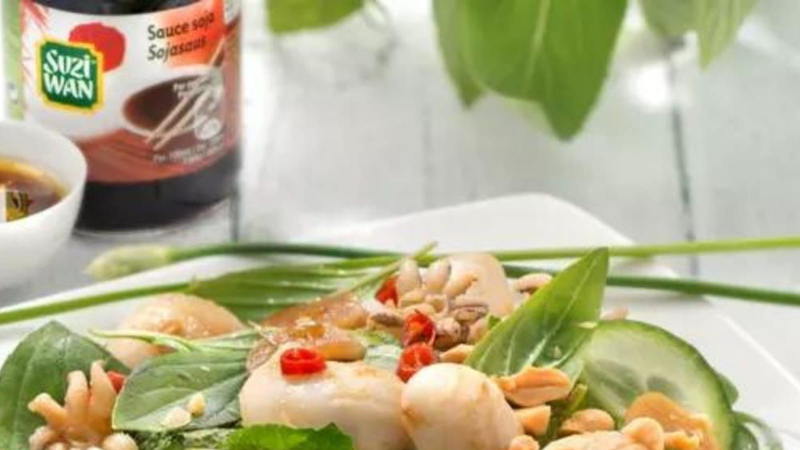Salade de calamars grillés, sauce soja et basilic thaï