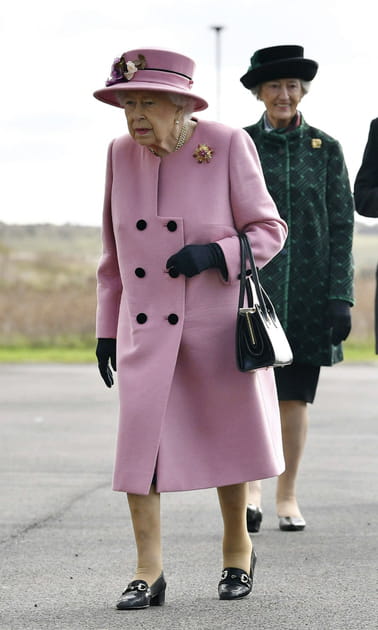 TOP&nbsp;: Queen Elizabeth II en ensemble rose