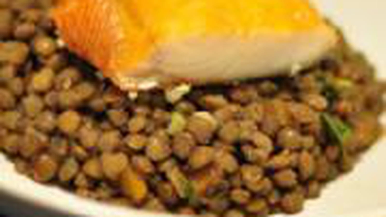 Haddock poché au lait et lentilles au curry