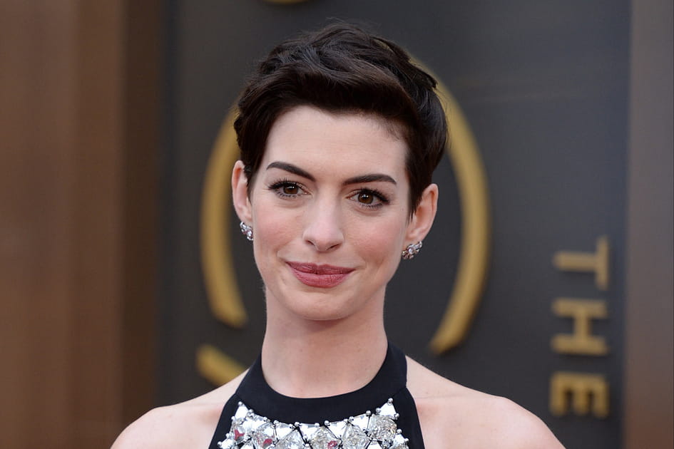 La coupe gar&ccedil;onne chic d'Anne Hathaway