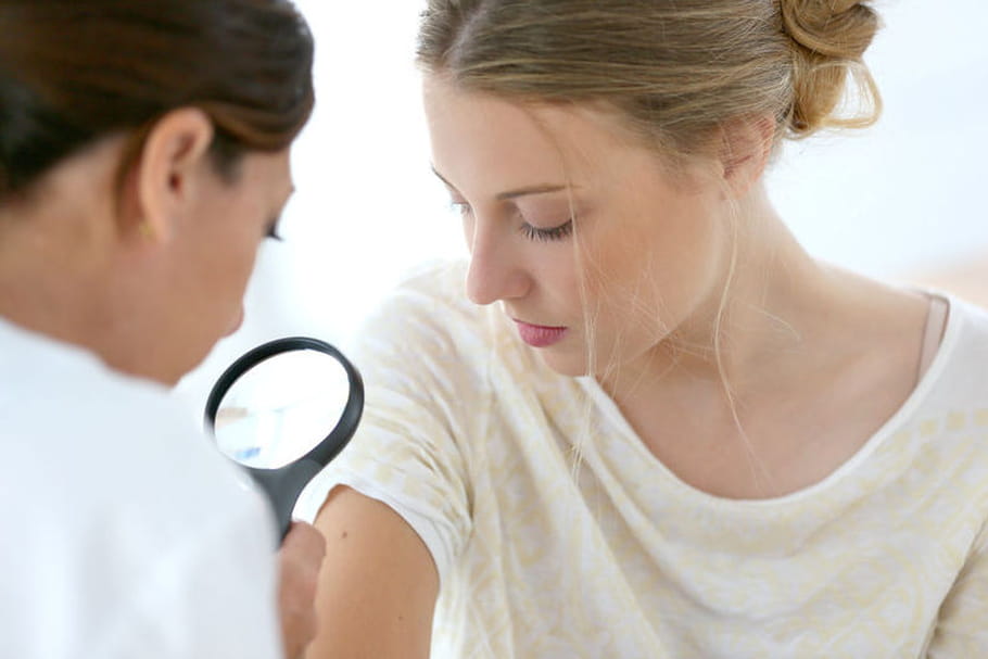 Dépistage du cancer de la peau : "il n'y a pas que les grains de beauté à surveiller"