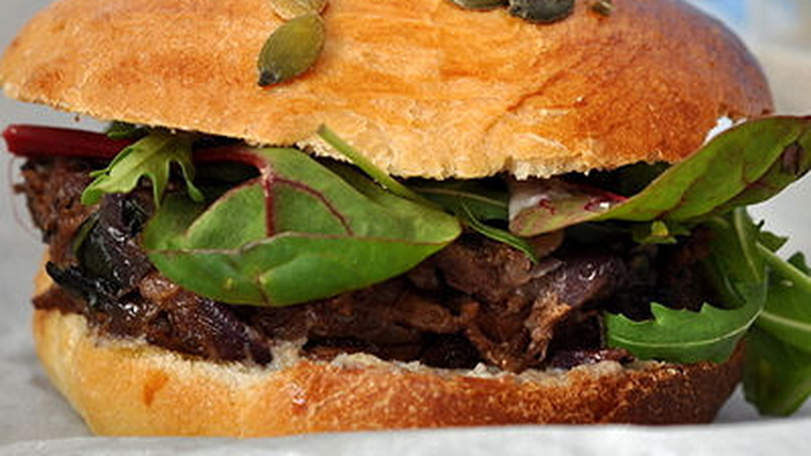 Burger confit de canard - crème d'ail rose de Lautrec