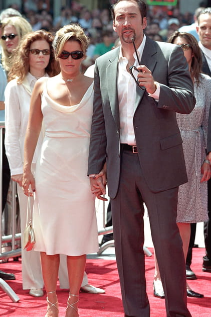 Lisa Marie Presley en robe blanche