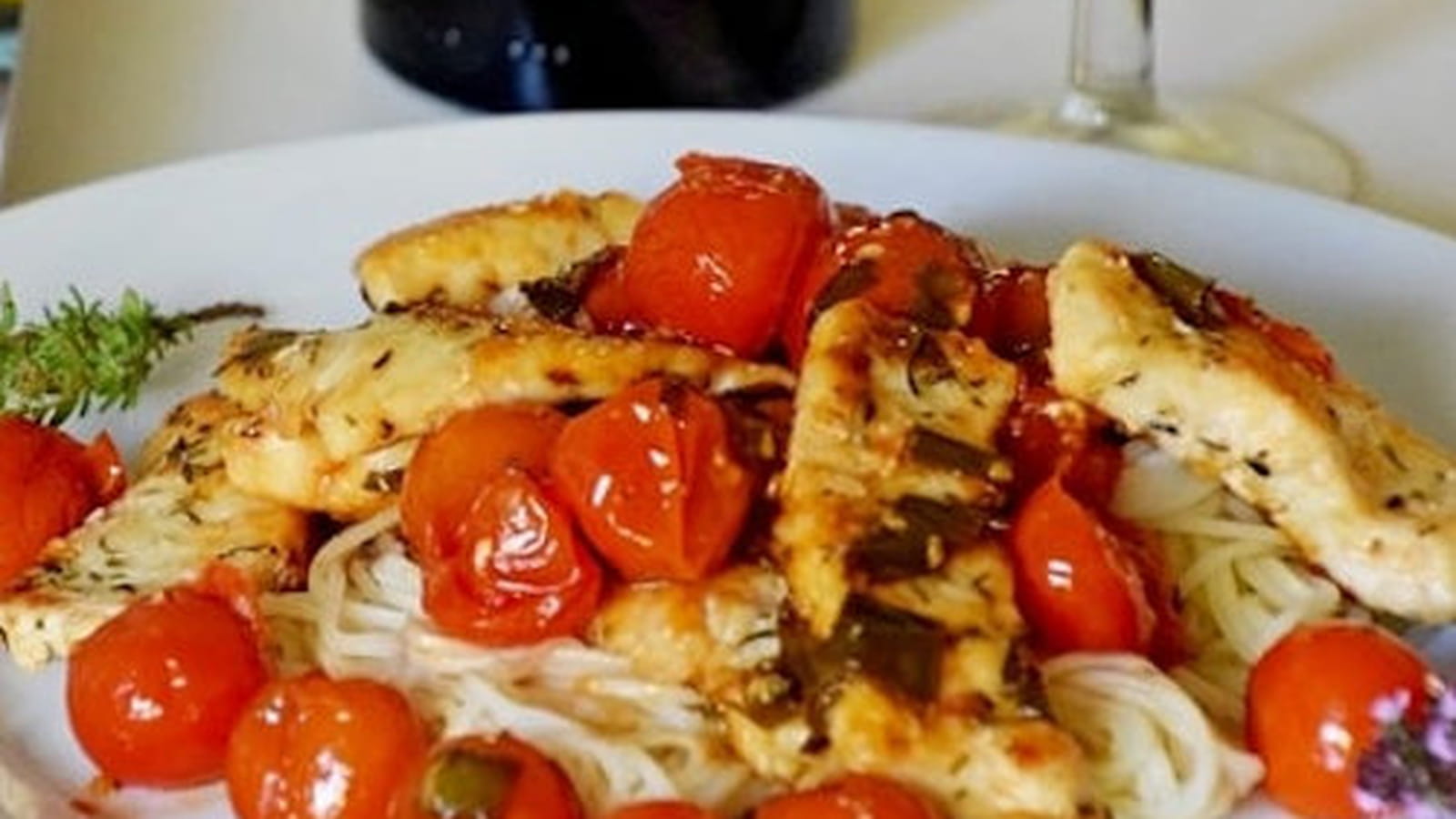 Escalope de poulet au citron et tomates cerises