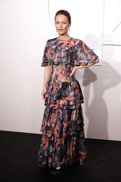 Vanessa Paradis en robe &agrave; motifs