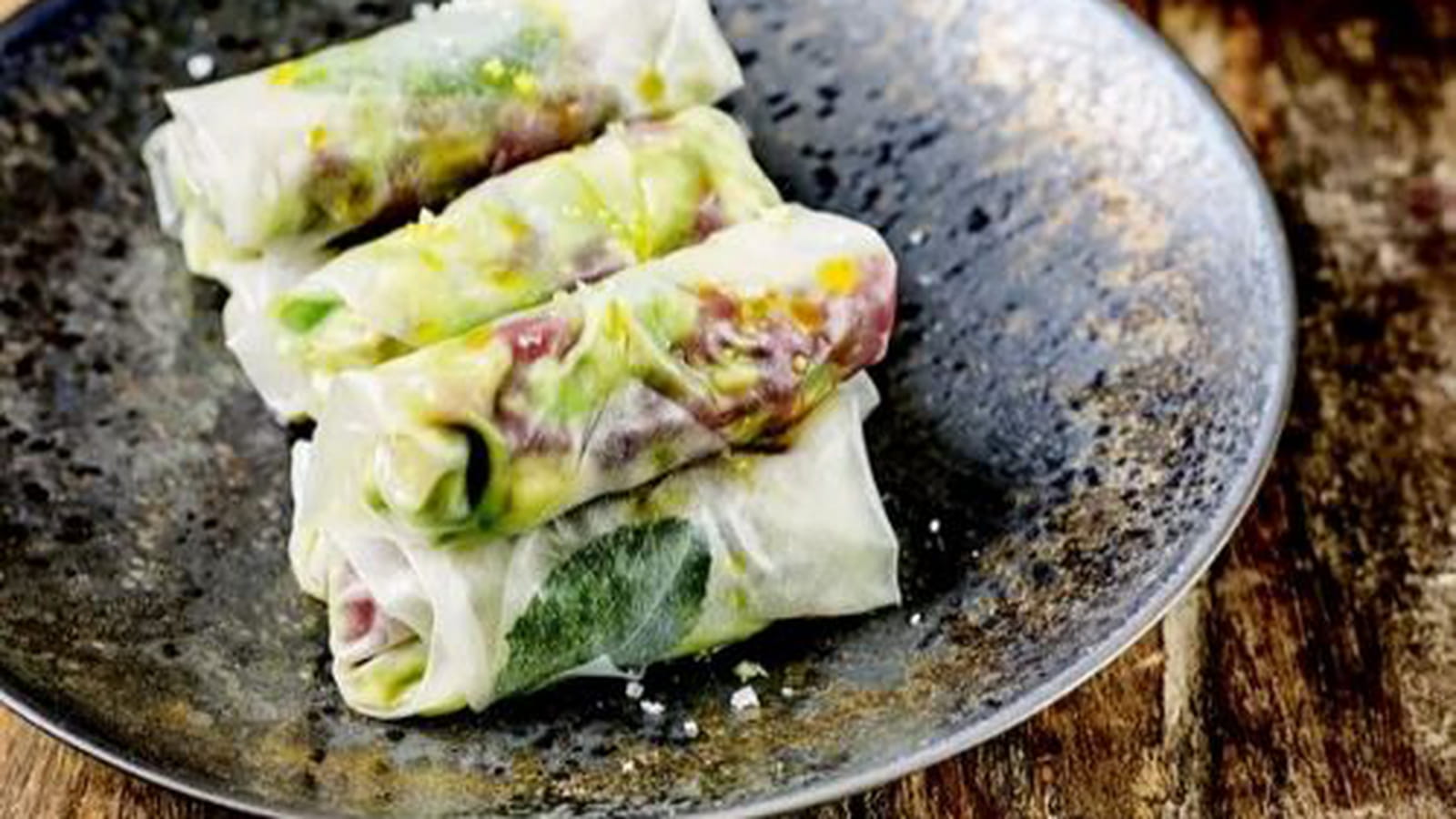 Rouleaux de printemps bœuf et avocat