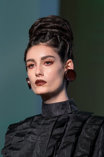 Les bijoux en bois ethniques du d&eacute;fil&eacute; Jean Paul Gaultier