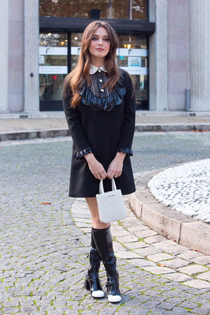 Katherine Langford au d&eacute;fil&eacute; Miu Miu