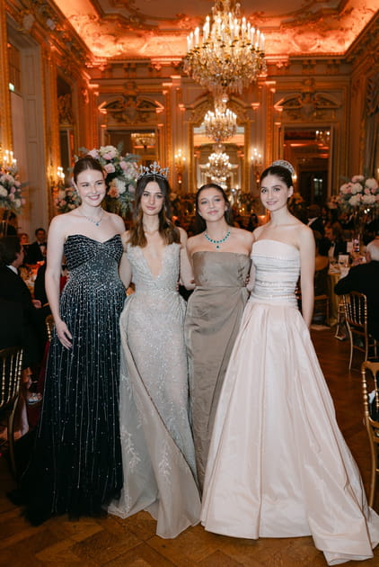 Bal des D&eacute;butantes&nbsp;: La Baronne Isabelle von Perfal et les princesses d'Orl&eacute;ans font forte impression