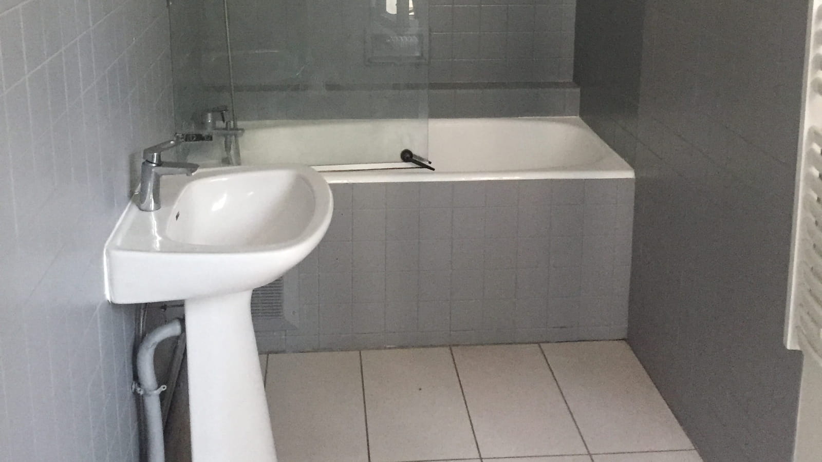 Salle de bains avant