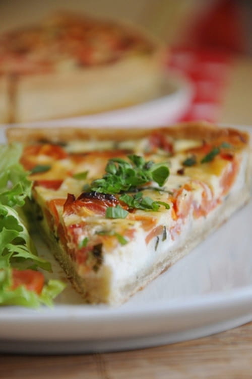 Quiche aux tomates, fromage de chèvre et basilic