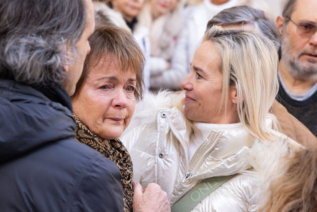 Fabienne &Eacute;gal en larmes et r&eacute;confort&eacute;e par C&eacute;line, la fille d'Evelyne Leclercq