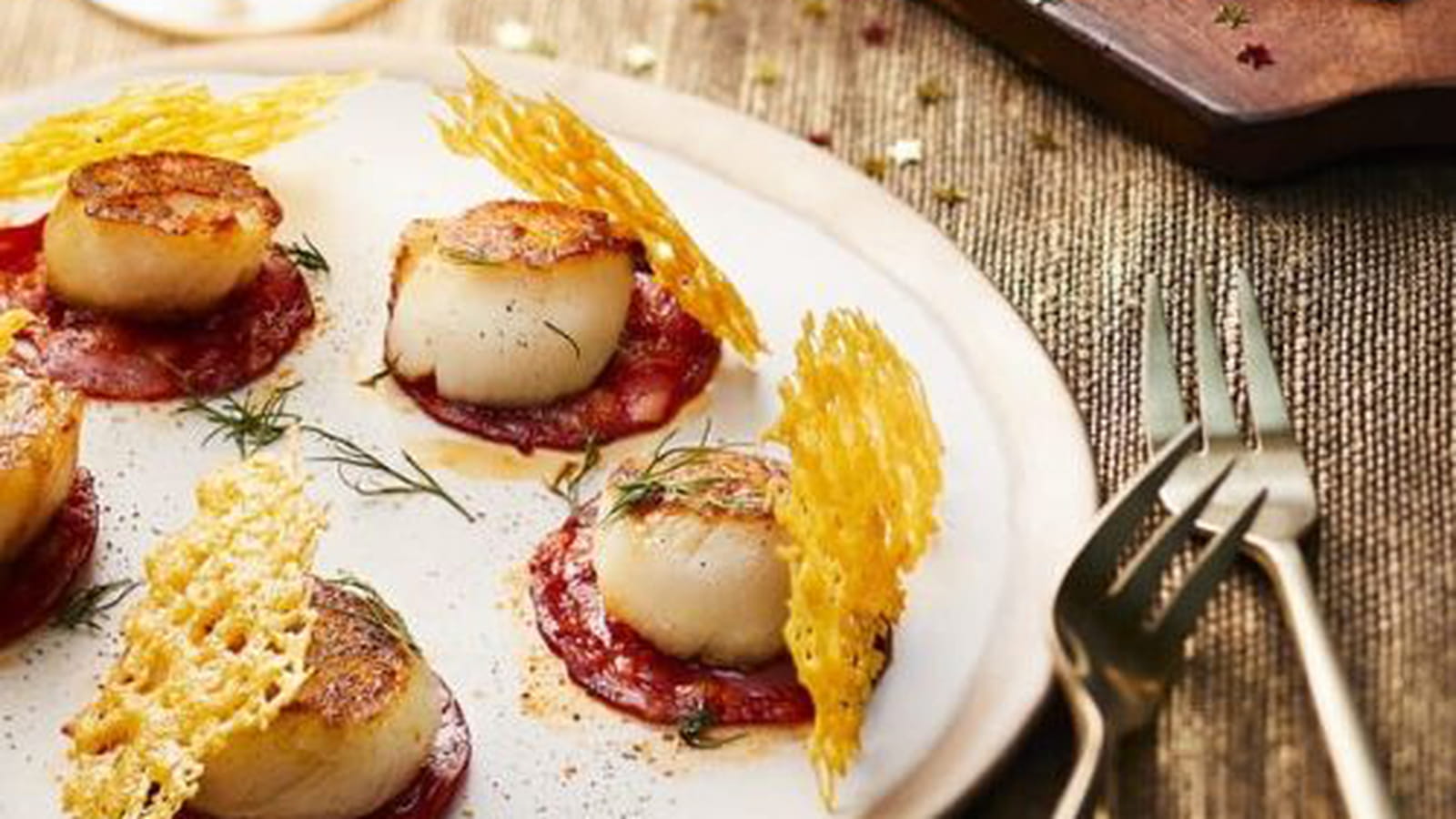 St Jacques poêlées, chorizo et tuile au gruyère AOP Suisse