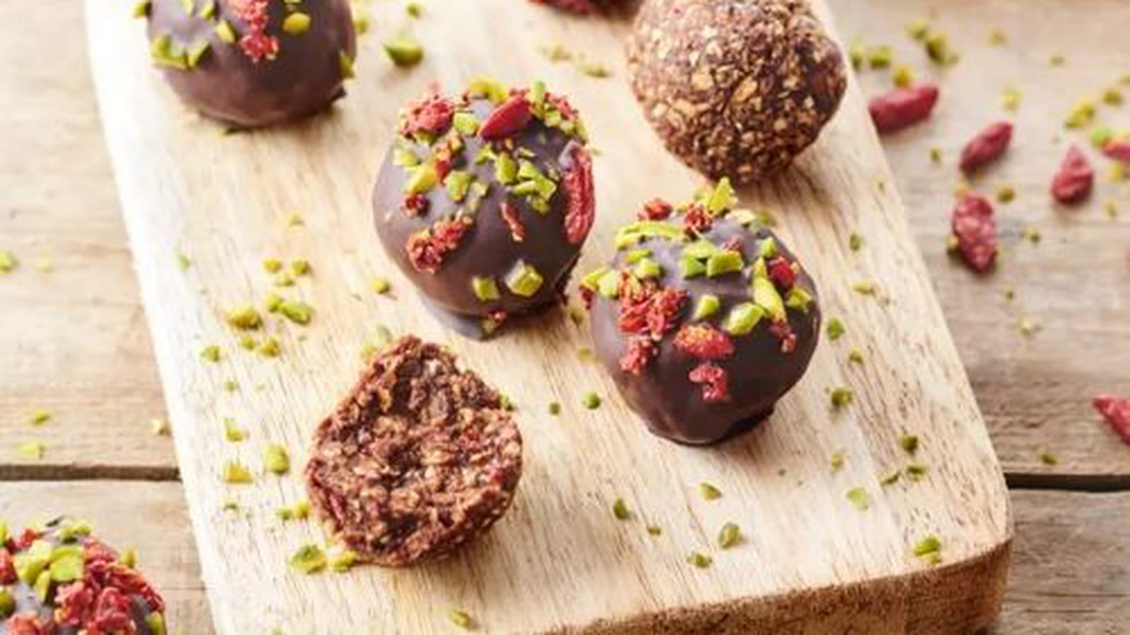Energy balls au chocolat, baies de Goji Karéléa et pistaches