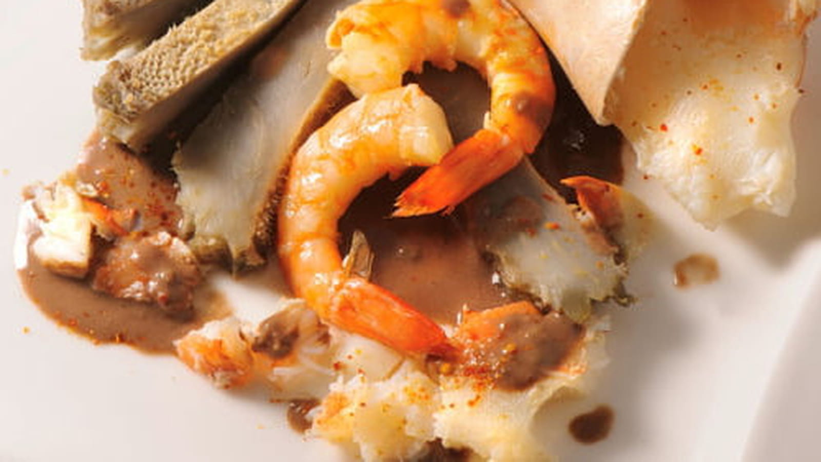 Artichauts et crustacés, jus cacaoté & tuiles de sarrasin