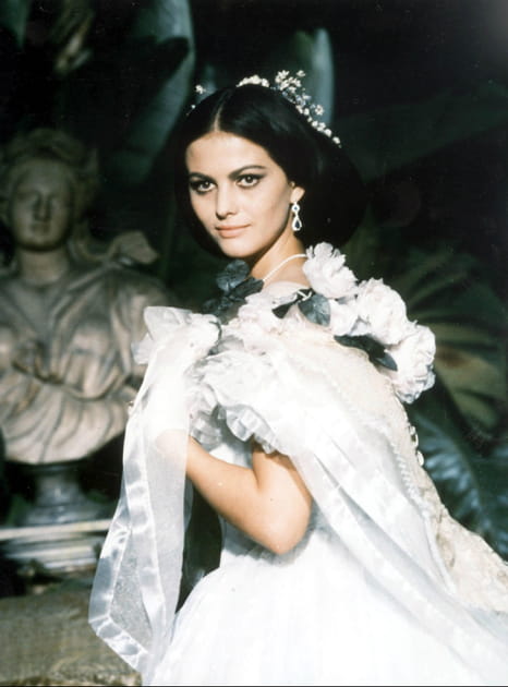 Un ange en robe de mari&eacute;e