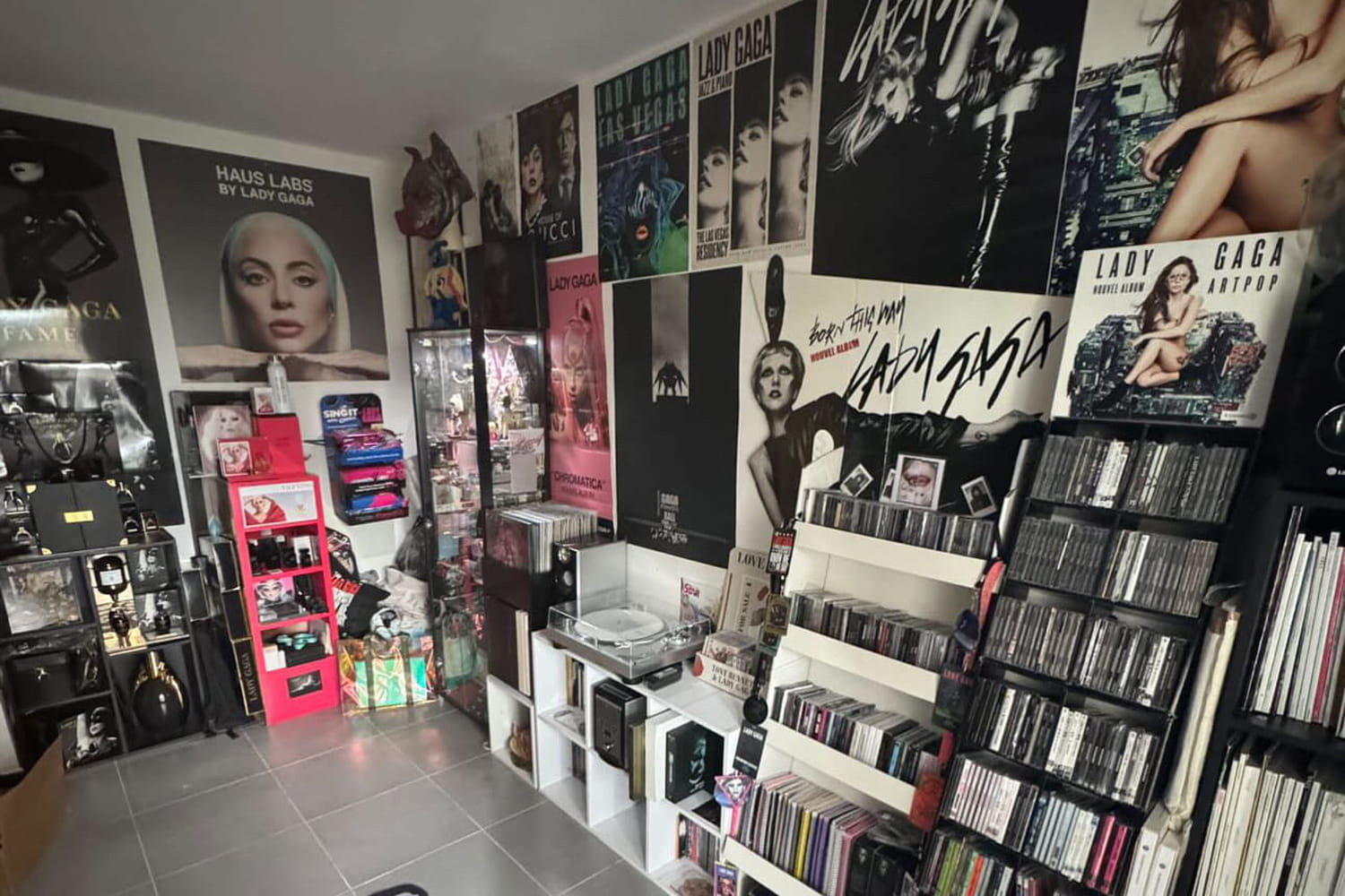 Lady Gaga’s ultimate fan, he collects real treasures: “I spent more …”