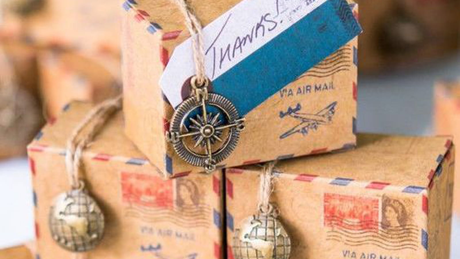 Des boîtes à dragées qui font voyager