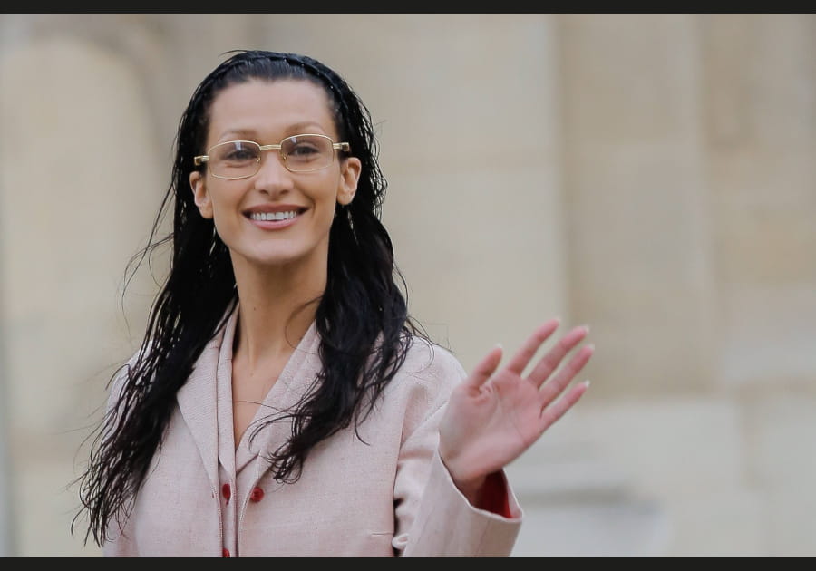 Les cheveux naturels de Bella Hadid