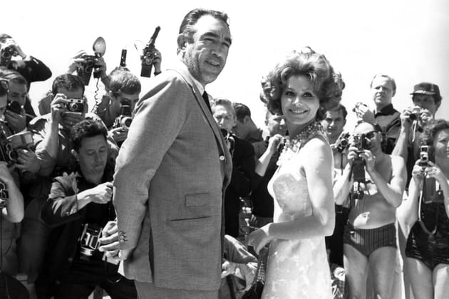 Anthony Quinn et Irina Demick sous les flash