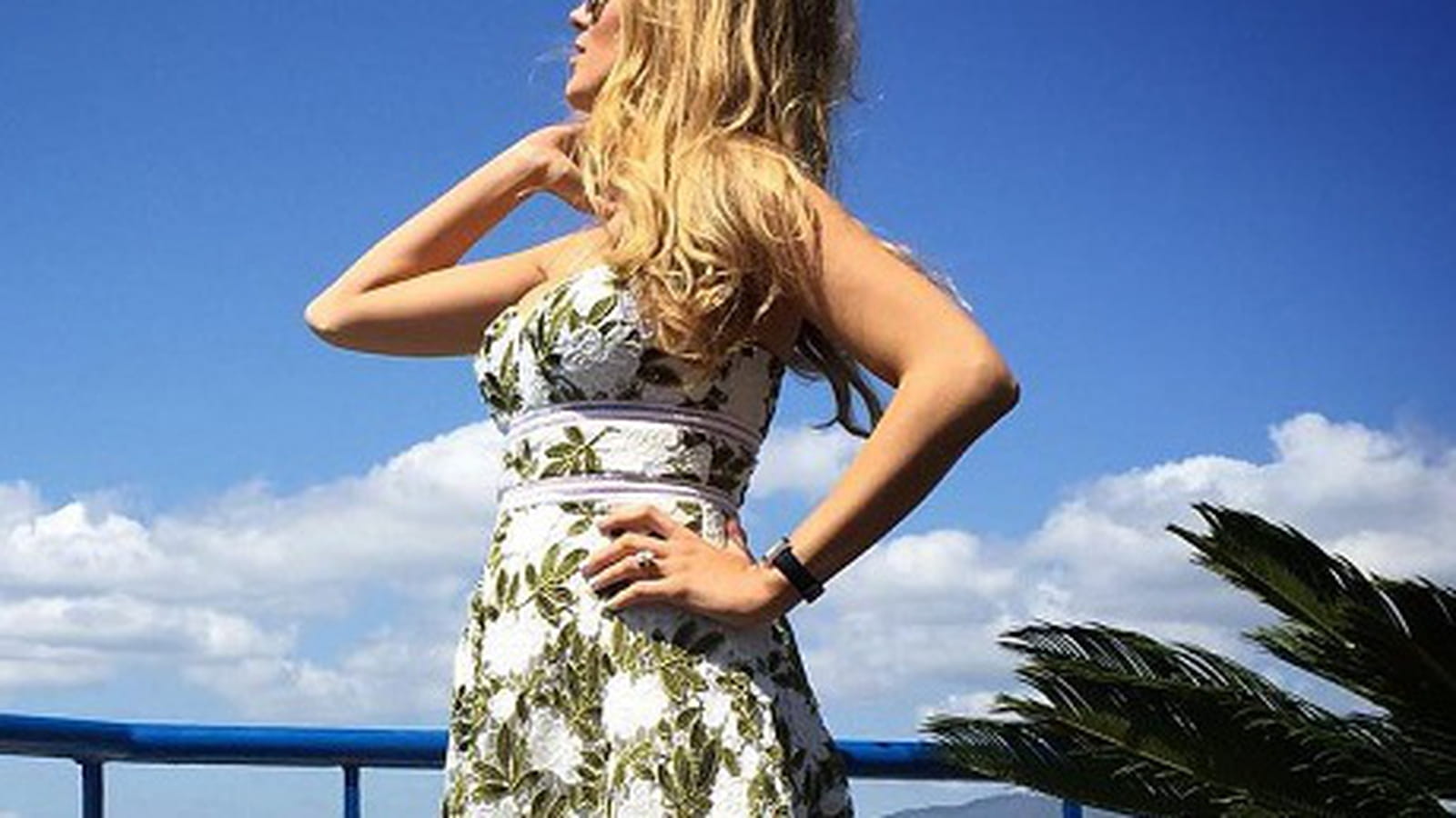 Robe fleurie brodée