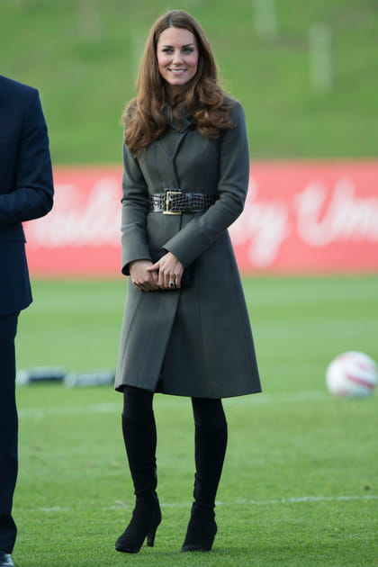 Kate Middleton en long manteau kaki