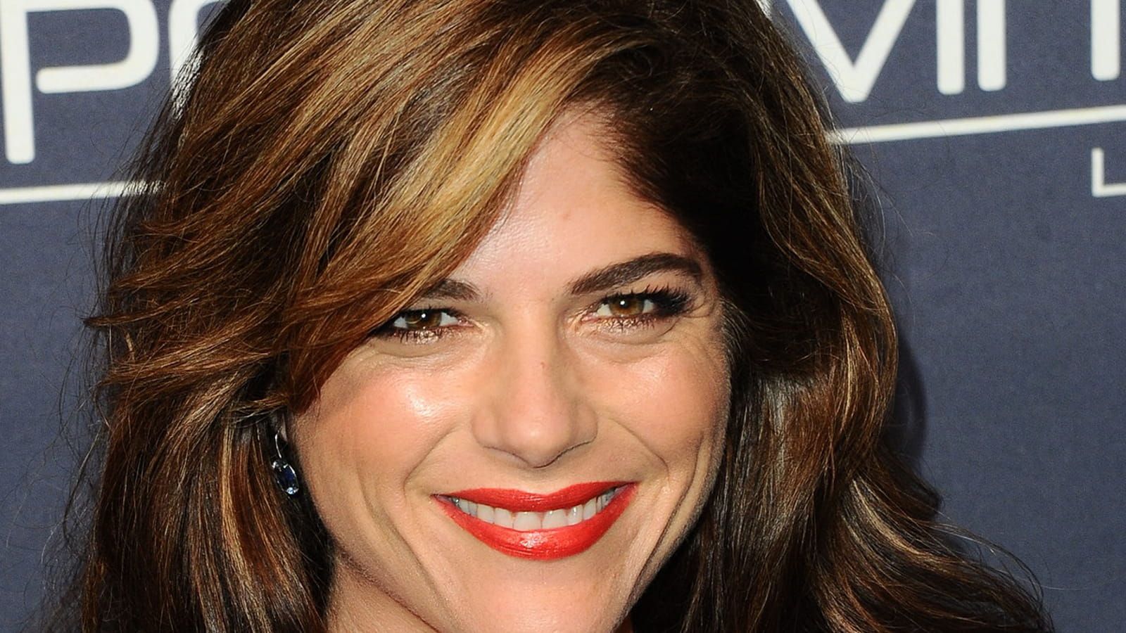 Selma Blair en brune