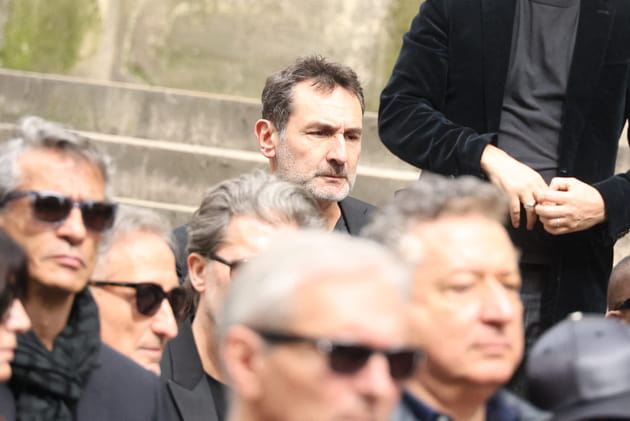 Funérailles de Jean-Yves Le Fur : Gilles Lellouche sort de l'église Saint-Roch