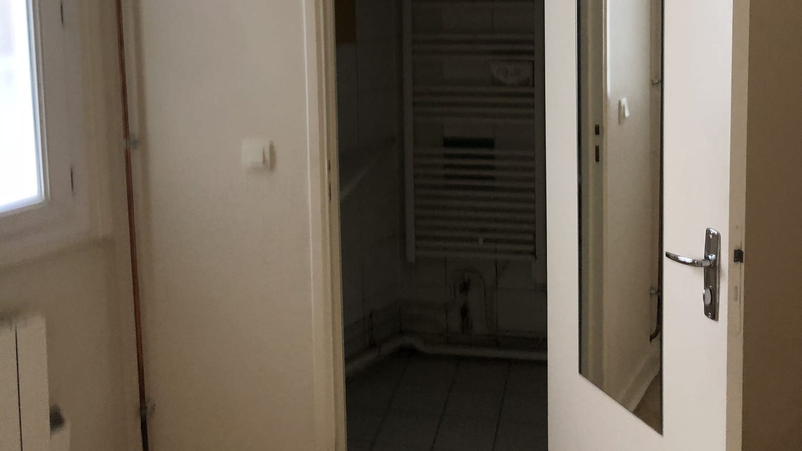 Salle d'eau avant 