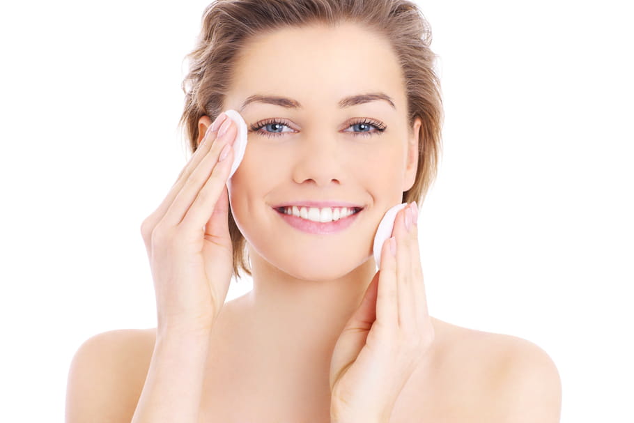 Démaquillage : conseils et produits pour une peau nette