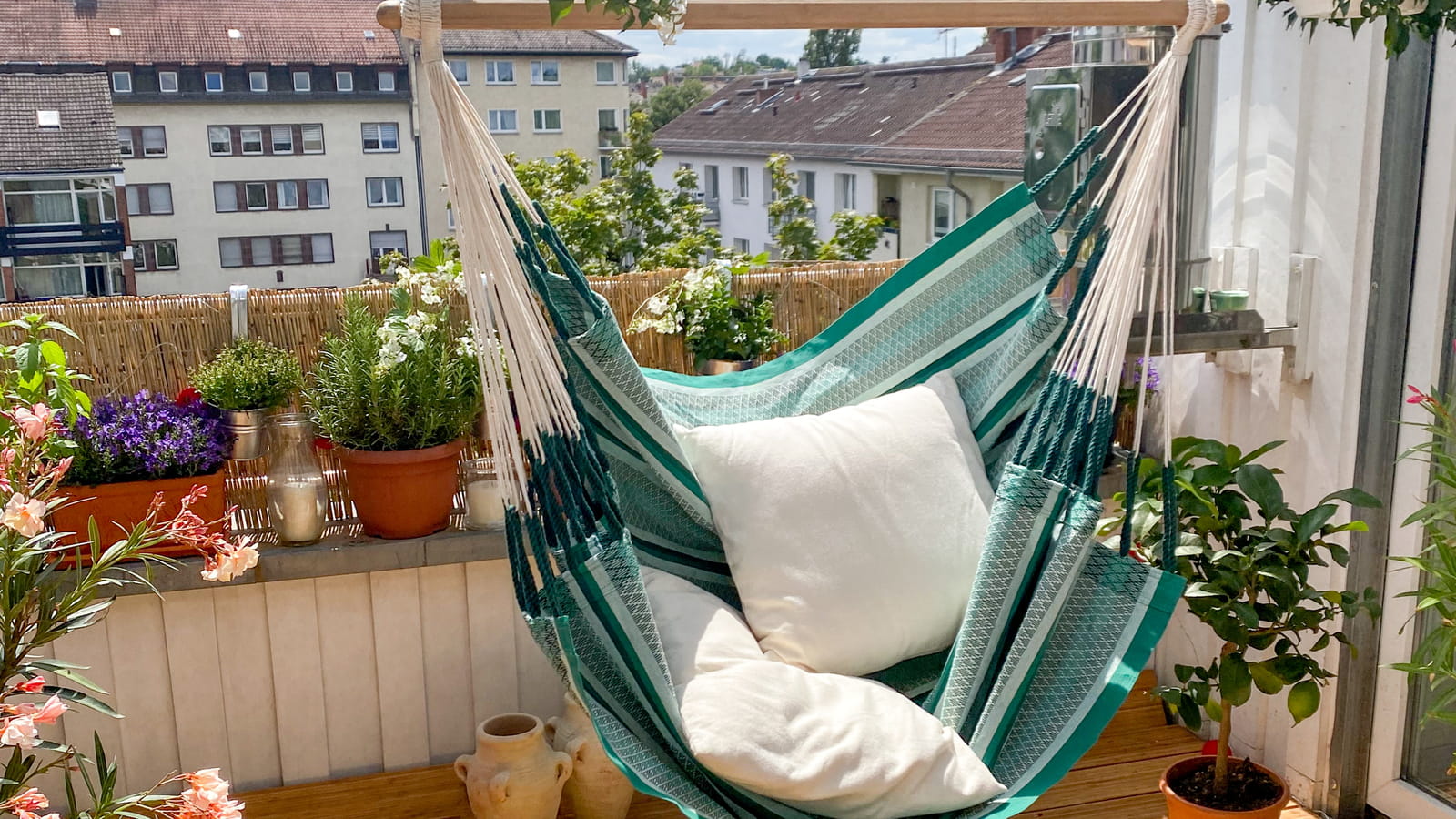 Une chaise hamac verte coton bio