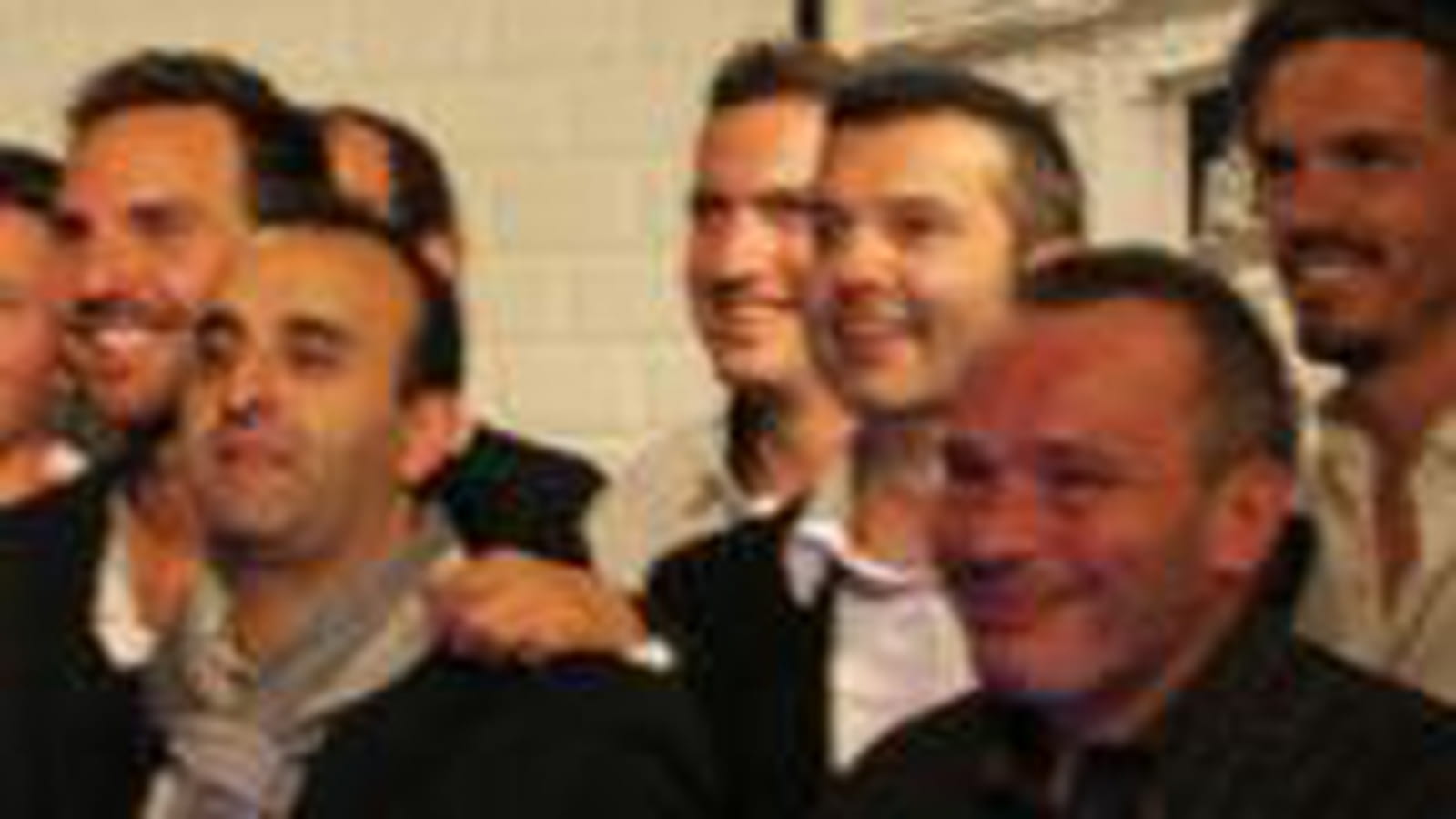 Le Club, tout sourire
