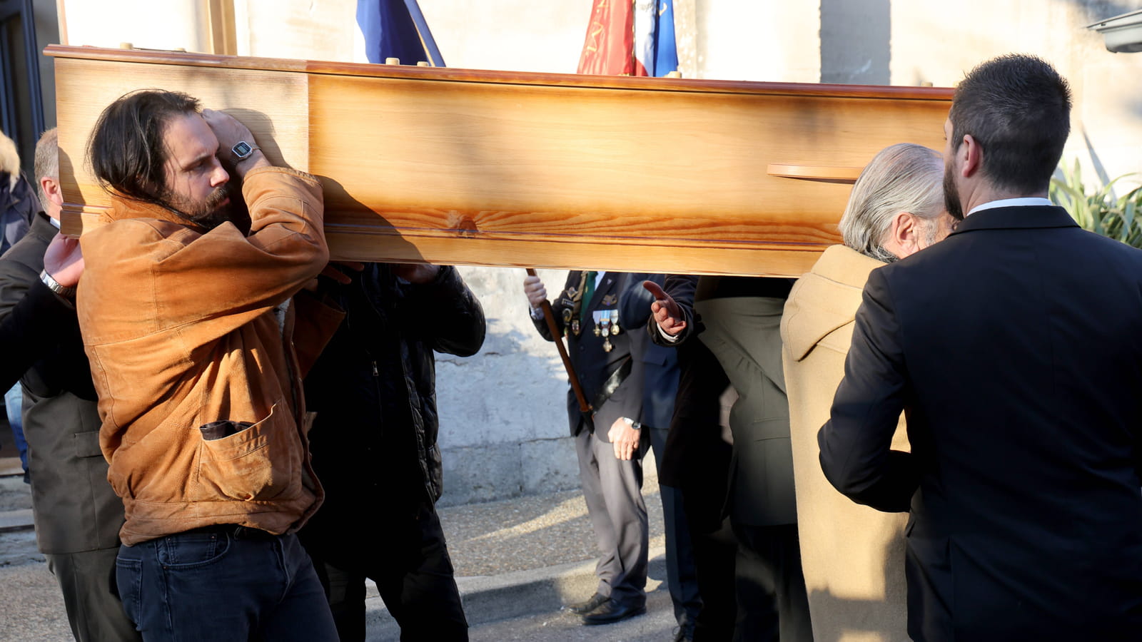 Son cercueil porté par son fils Jules