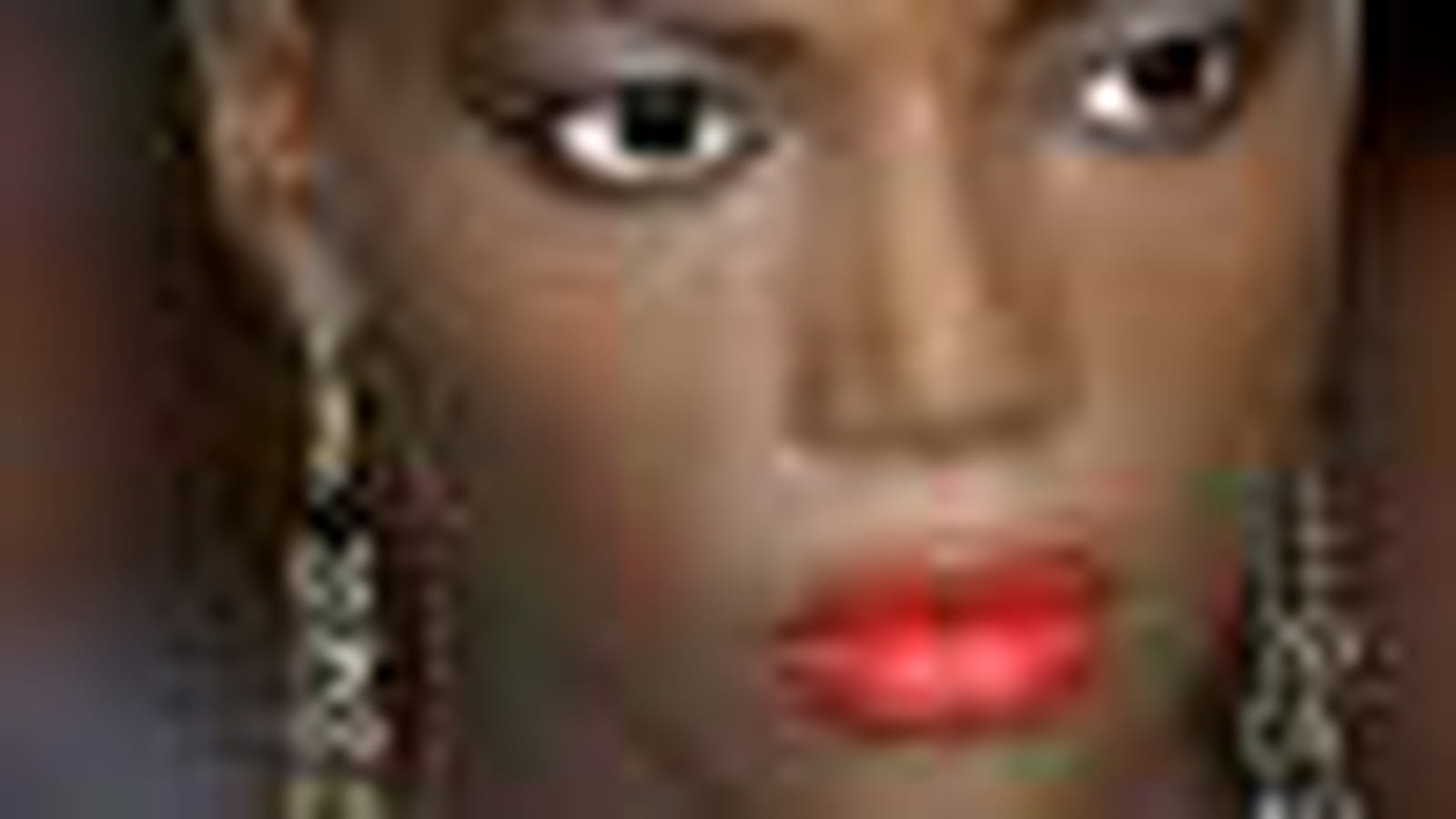 La bouche grenat