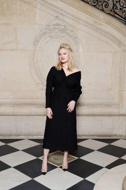 Nadia Tereszkiewicz en robe noire au d&eacute;fil&eacute; Dior haute couture printemps-&eacute;t&eacute; 2024