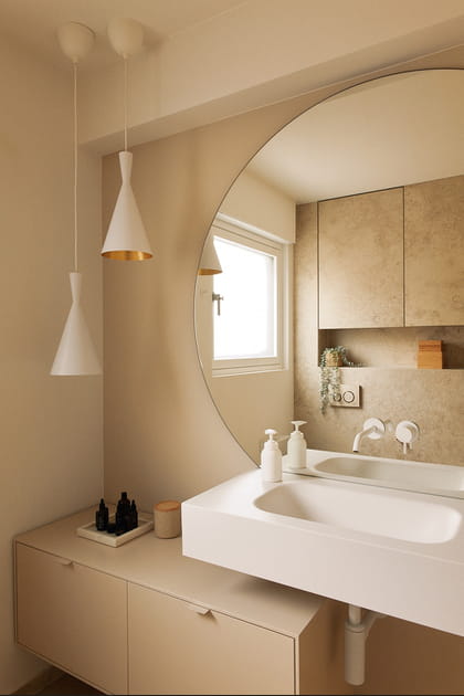 Apr&egrave;s&nbsp;: une salle de bains plus moderne qui a tout d'une grande