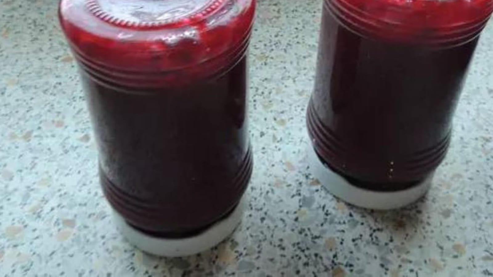 Confiture de pêches rouges