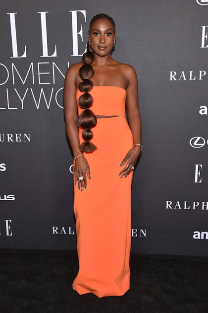 Issa Rae en robe longue bustier orange