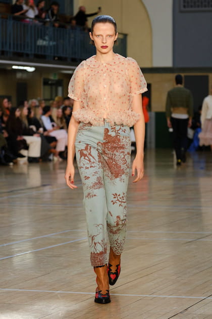 D&eacute;fil&eacute; Molly Goddard printemps-&eacute;t&eacute; 2023