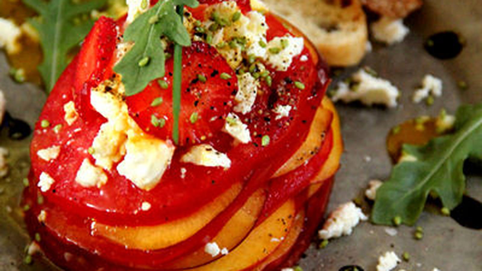 Mille-feuille tomates, nectarines, fraises feta