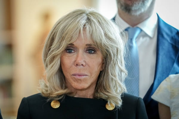 Brigitte-Macron-Allemagne-léger-wavy-rajeunissant