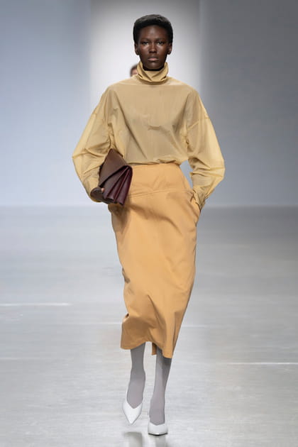 Jupe crayon et top pastel&nbsp;aper&ccedil;us sur le d&eacute;fil&eacute; Dawei&nbsp;automne-hiver