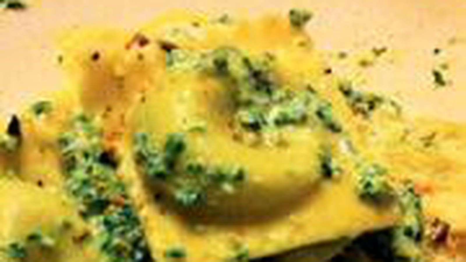 Raviolis maison épinards, ricotta, jambon et pistaches