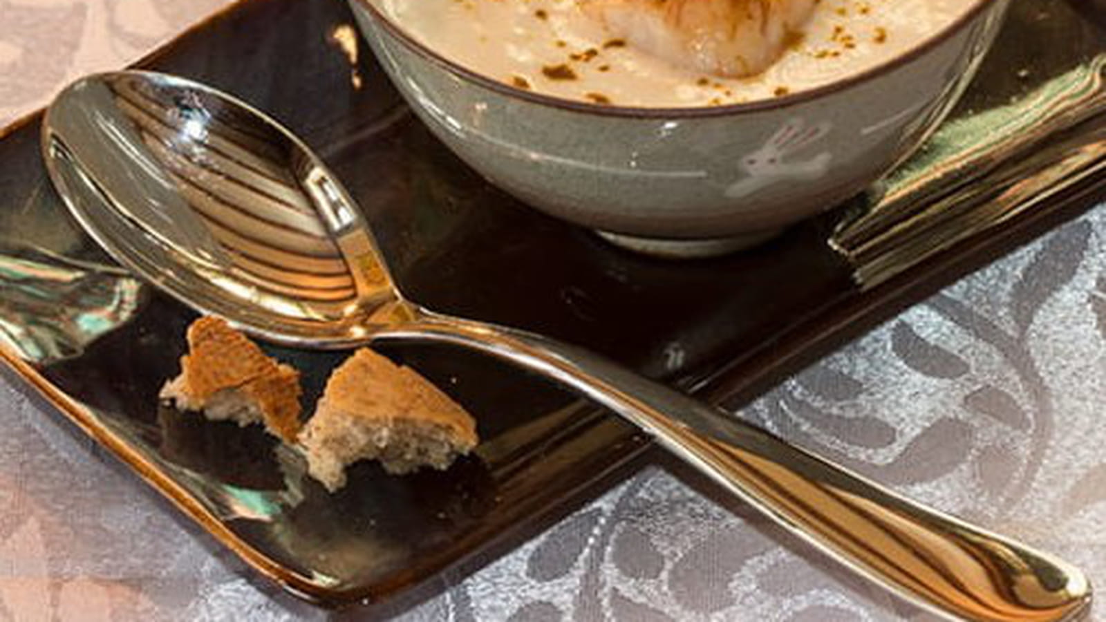 Saint-Jacques rôties, velouté de topinambours et lait coco-curry